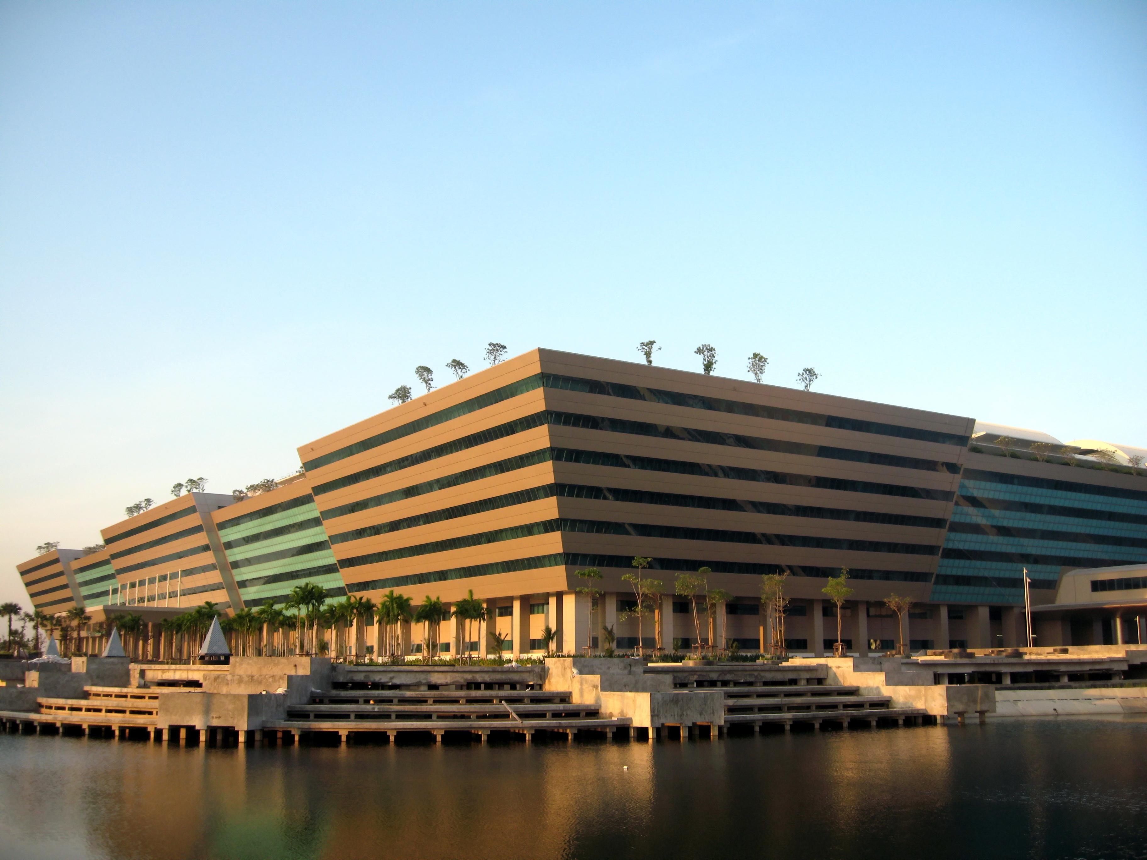 チェーン ワタナ政府総合庁舎